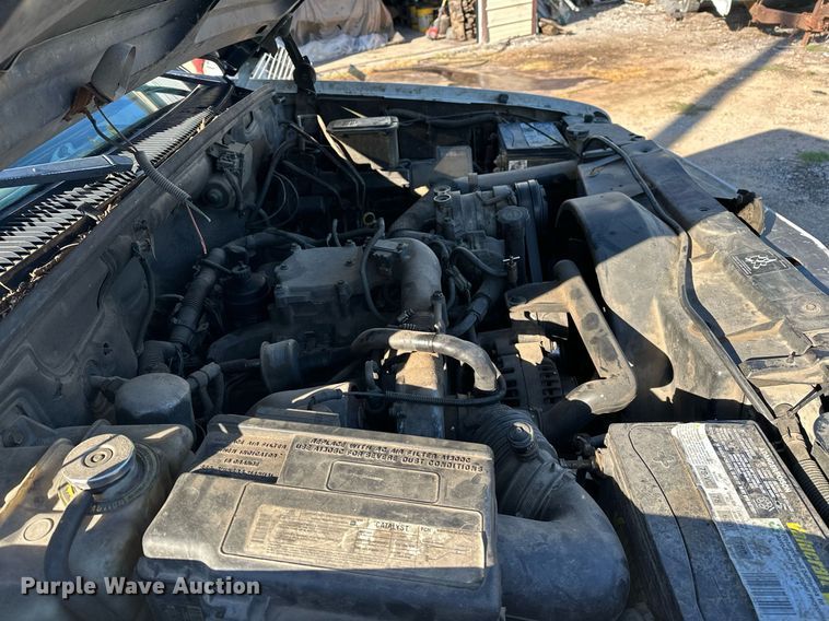 image for item NQ9334 1998 GMC Sierra C3500  flatbed pickup truck