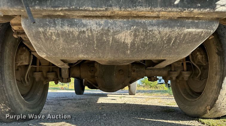 image for item NQ9334 1998 GMC Sierra C3500  flatbed pickup truck