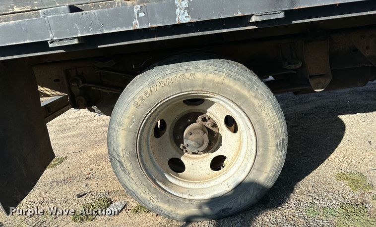 image for item NQ9334 1998 GMC Sierra C3500  flatbed pickup truck