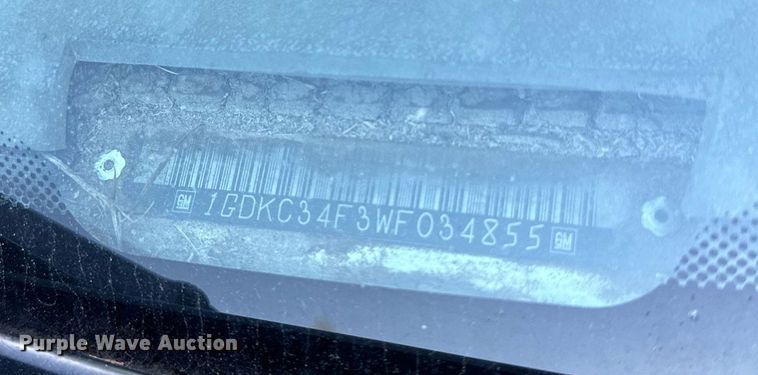 image for item NQ9334 1998 GMC Sierra C3500  flatbed pickup truck