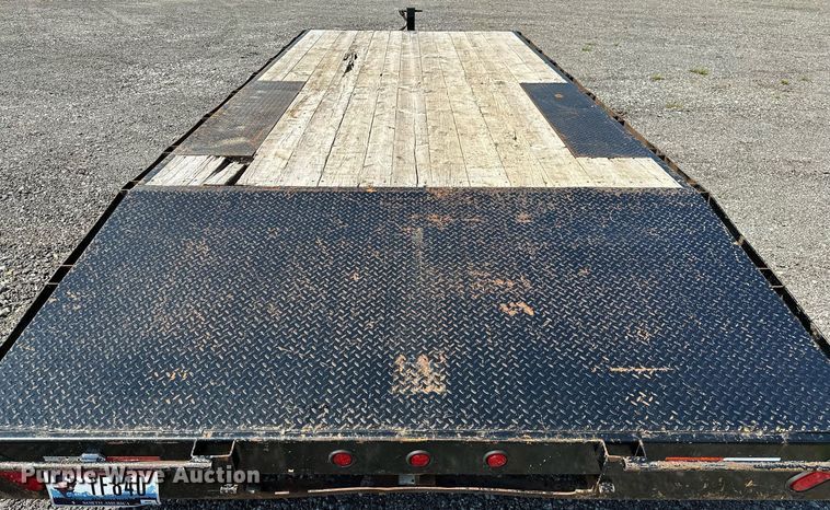image for item NQ9351 2006 C&B Quality Trailer Works  equipment trailer