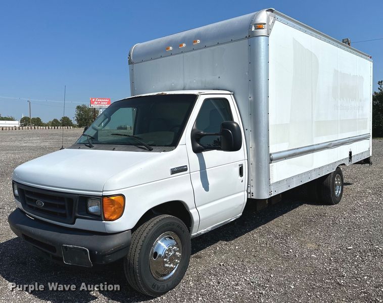 image for item NQ9352 2007 Ford E350 Super Duty  box truck