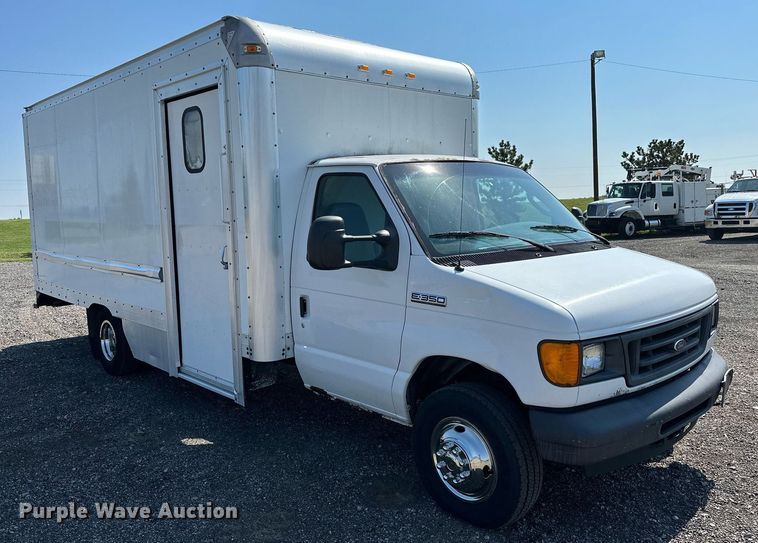 image for item NQ9352 2007 Ford E350 Super Duty  box truck