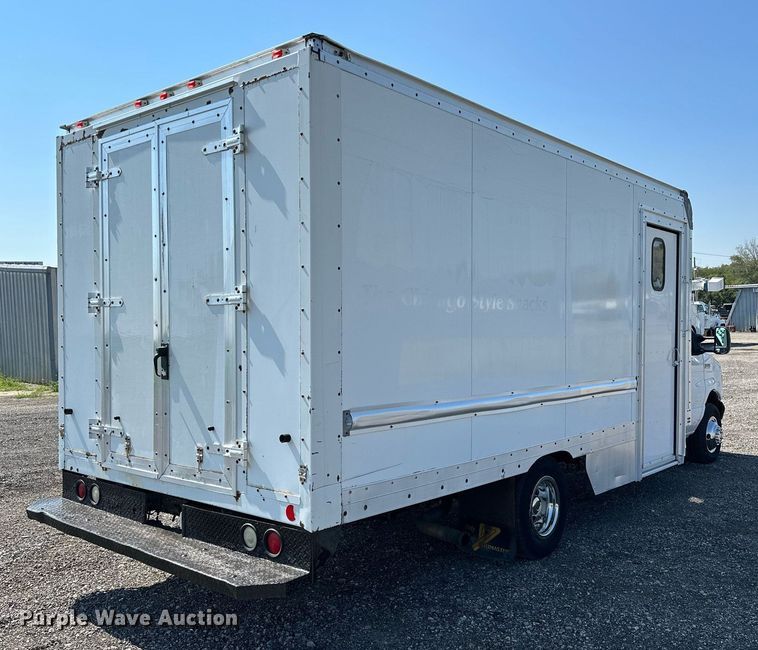 image for item NQ9352 2007 Ford E350 Super Duty  box truck