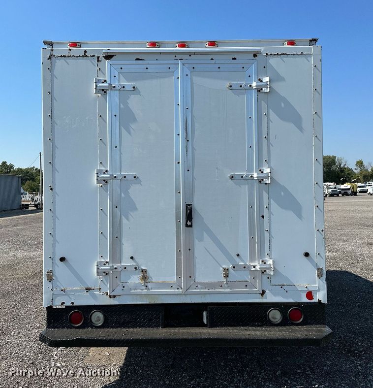 image for item NQ9352 2007 Ford E350 Super Duty  box truck