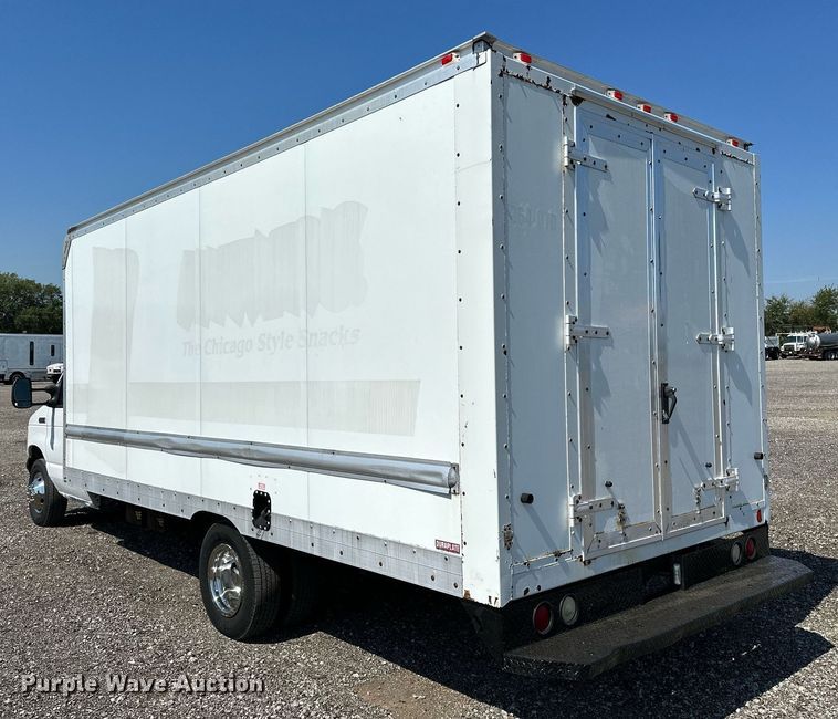 image for item NQ9352 2007 Ford E350 Super Duty  box truck