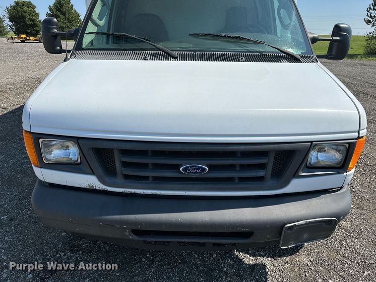 image for item NQ9352 2007 Ford E350 Super Duty  box truck