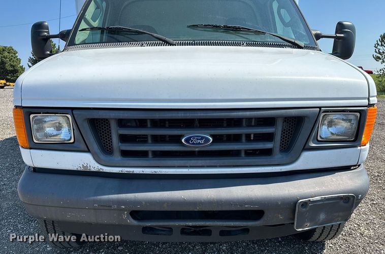 image for item NQ9352 2007 Ford E350 Super Duty  box truck