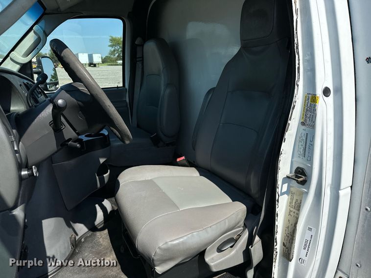 image for item NQ9352 2007 Ford E350 Super Duty  box truck