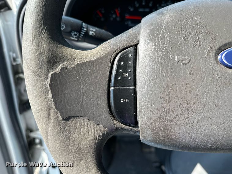 image for item NQ9352 2007 Ford E350 Super Duty  box truck