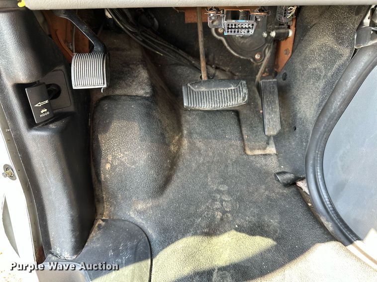 image for item NQ9352 2007 Ford E350 Super Duty  box truck