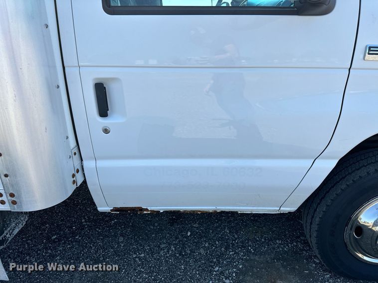 image for item NQ9352 2007 Ford E350 Super Duty  box truck
