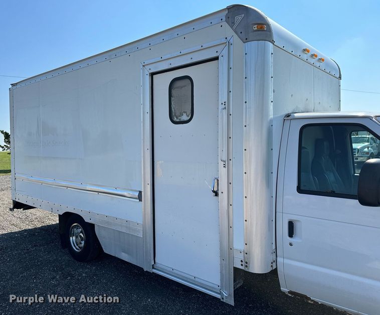 image for item NQ9352 2007 Ford E350 Super Duty  box truck