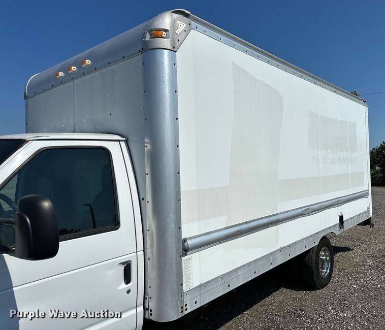 image for item NQ9352 2007 Ford E350 Super Duty  box truck