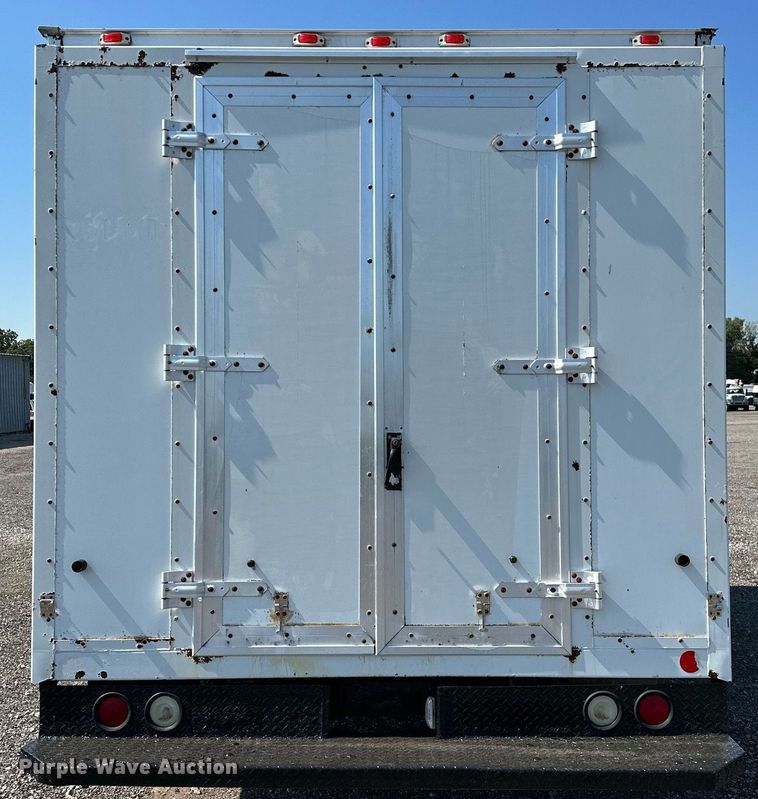 image for item NQ9352 2007 Ford E350 Super Duty  box truck