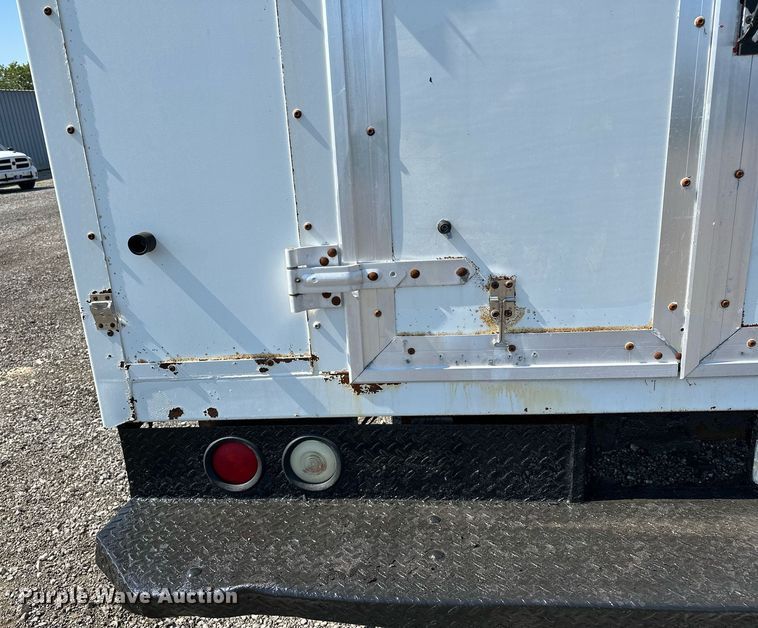 image for item NQ9352 2007 Ford E350 Super Duty  box truck