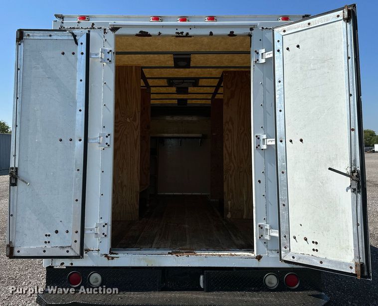 image for item NQ9352 2007 Ford E350 Super Duty  box truck