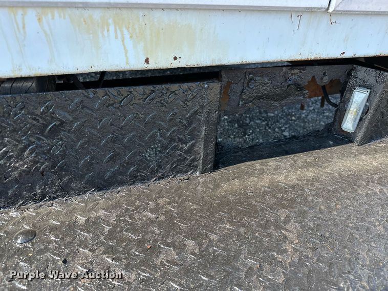 image for item NQ9352 2007 Ford E350 Super Duty  box truck