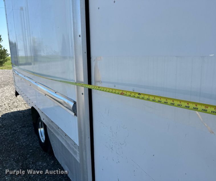 image for item NQ9352 2007 Ford E350 Super Duty  box truck