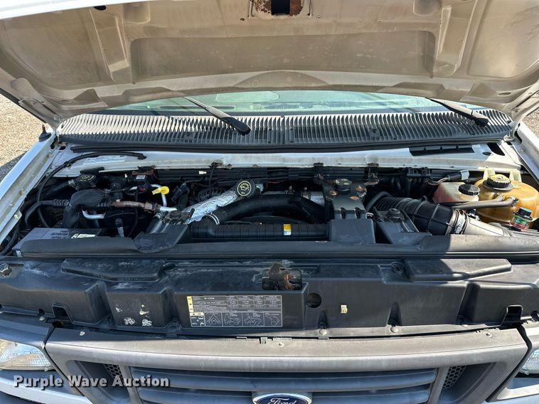 image for item NQ9352 2007 Ford E350 Super Duty  box truck