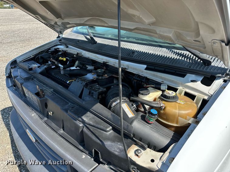 image for item NQ9352 2007 Ford E350 Super Duty  box truck