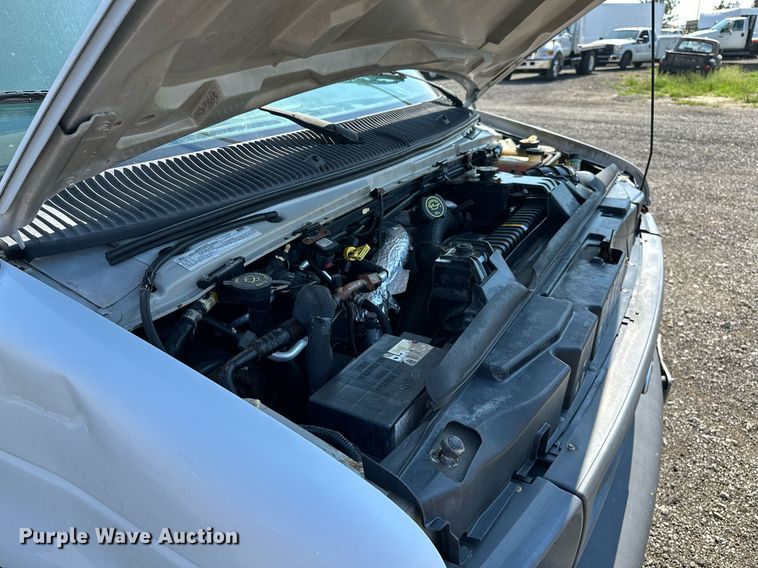 image for item NQ9352 2007 Ford E350 Super Duty  box truck