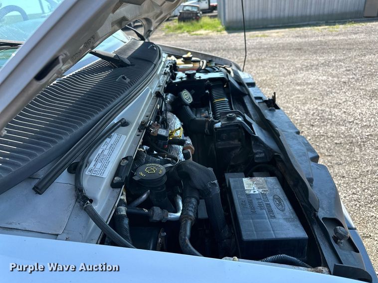 image for item NQ9352 2007 Ford E350 Super Duty  box truck