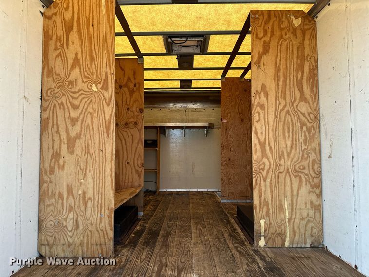 image for item NQ9352 2007 Ford E350 Super Duty  box truck