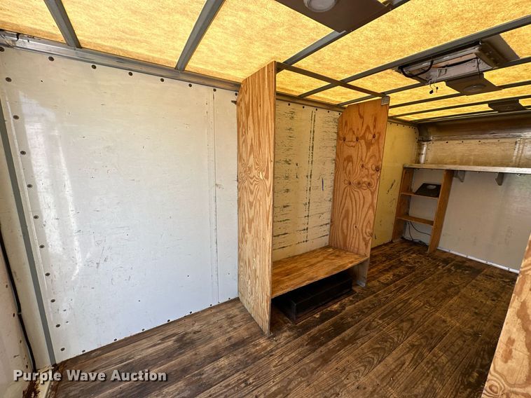 image for item NQ9352 2007 Ford E350 Super Duty  box truck