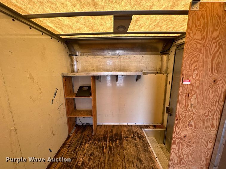 image for item NQ9352 2007 Ford E350 Super Duty  box truck