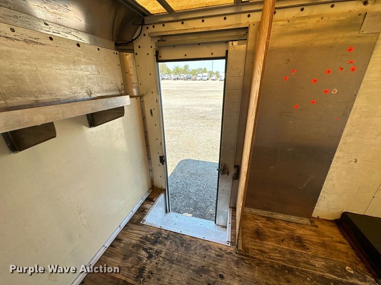 image for item NQ9352 2007 Ford E350 Super Duty  box truck