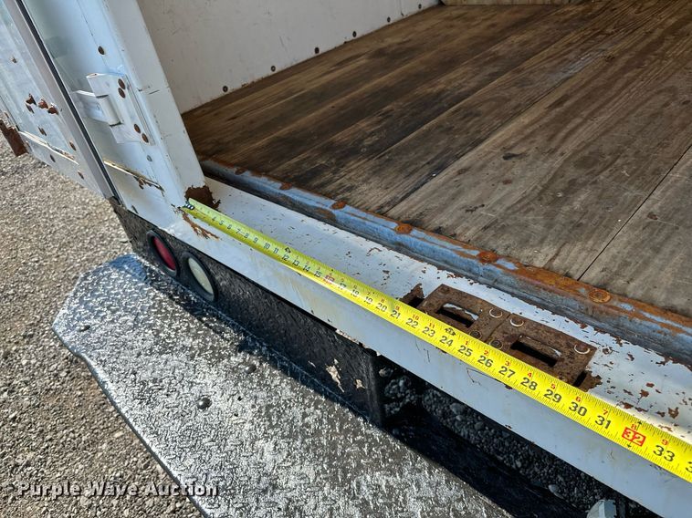 image for item NQ9352 2007 Ford E350 Super Duty  box truck