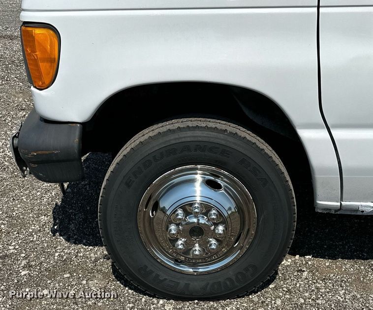 image for item NQ9352 2007 Ford E350 Super Duty  box truck