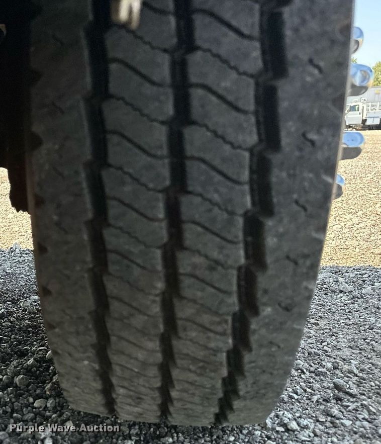 image for item NQ9352 2007 Ford E350 Super Duty  box truck