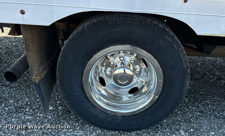 image for item NQ9352 2007 Ford E350 Super Duty  box truck