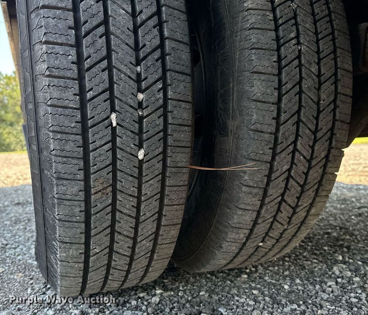 image for item NQ9352 2007 Ford E350 Super Duty  box truck