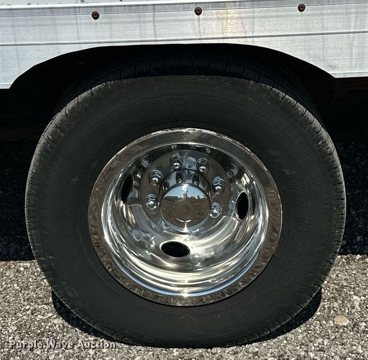 image for item NQ9352 2007 Ford E350 Super Duty  box truck