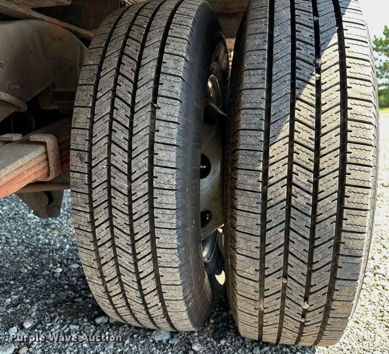 image for item NQ9352 2007 Ford E350 Super Duty  box truck