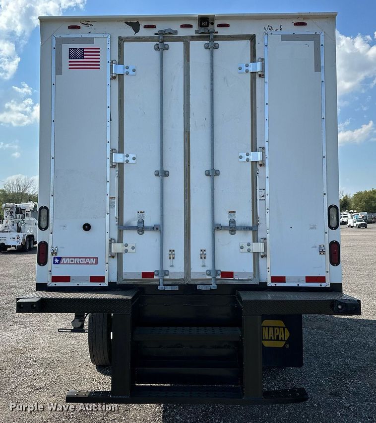 image for item NQ9355 2013 Ford F650  box truck