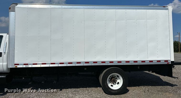 image for item NQ9355 2013 Ford F650  box truck