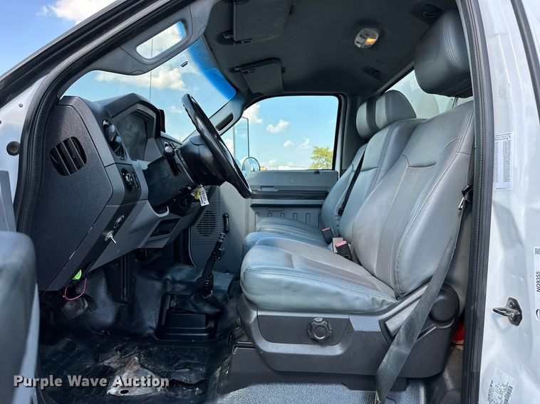 image for item NQ9355 2013 Ford F650  box truck