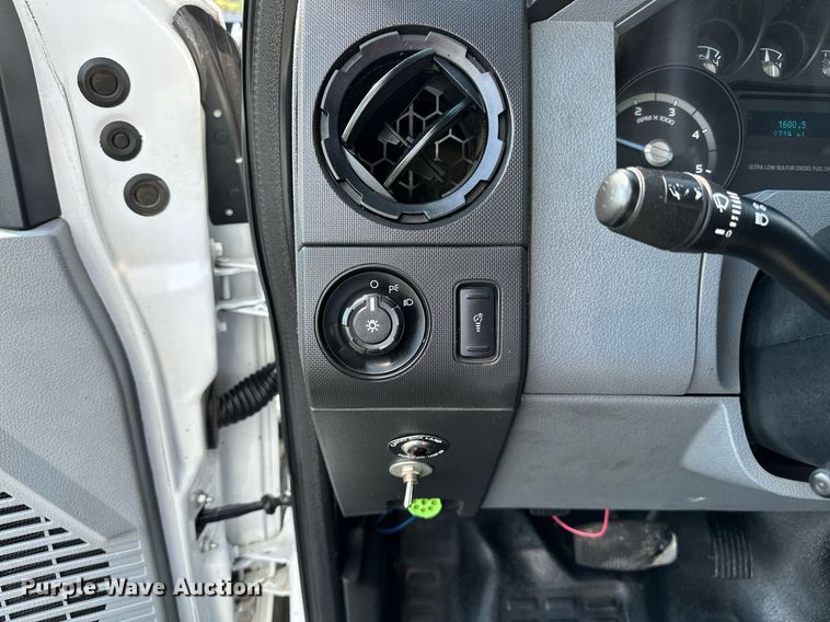 image for item NQ9355 2013 Ford F650  box truck