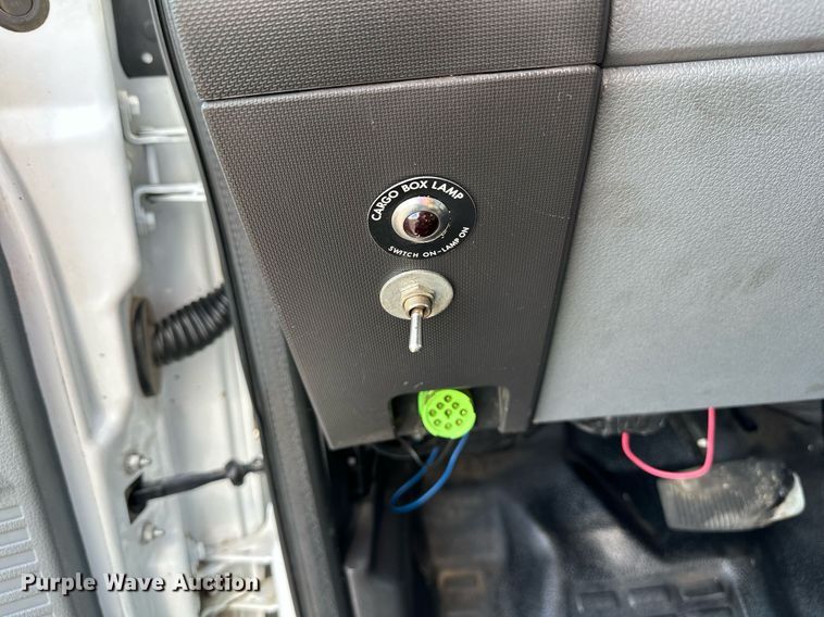 image for item NQ9355 2013 Ford F650  box truck