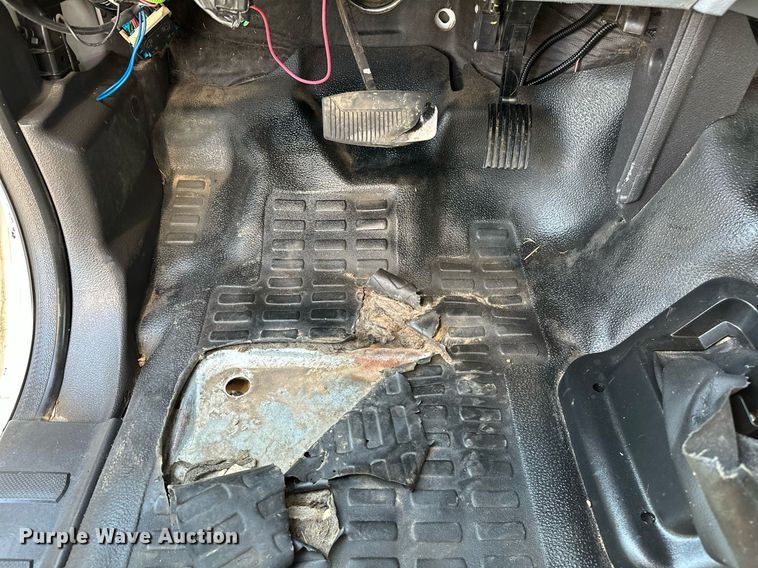 image for item NQ9355 2013 Ford F650  box truck