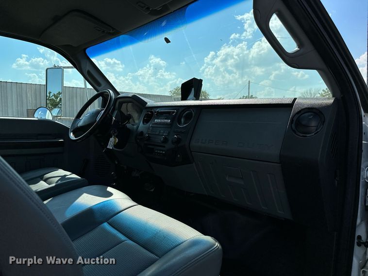 image for item NQ9355 2013 Ford F650  box truck