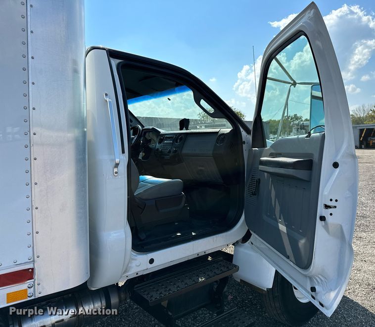 image for item NQ9355 2013 Ford F650  box truck
