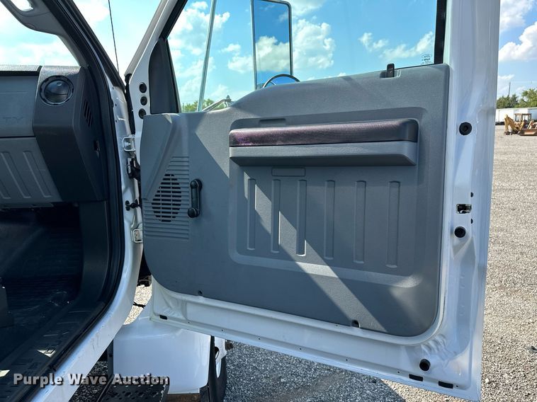 image for item NQ9355 2013 Ford F650  box truck