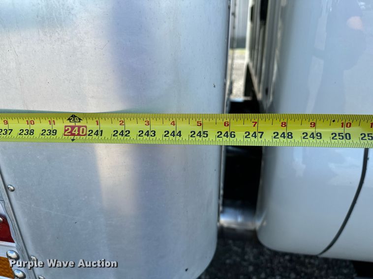 image for item NQ9355 2013 Ford F650  box truck