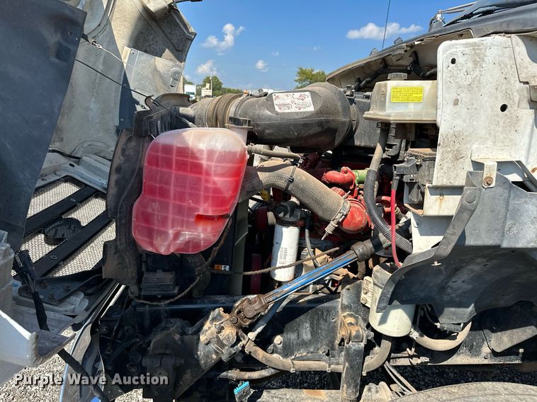 image for item NQ9355 2013 Ford F650  box truck