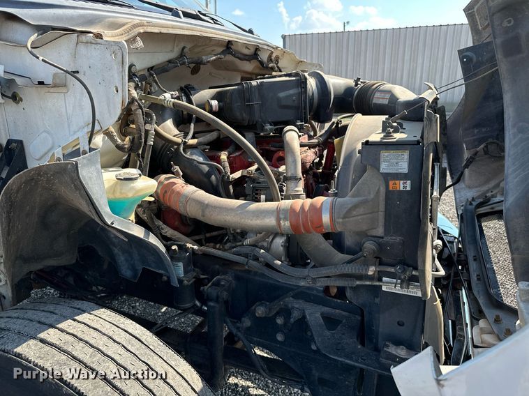 image for item NQ9355 2013 Ford F650  box truck